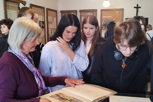 Zväčšiť fotografiu - Literatúra a história naživo